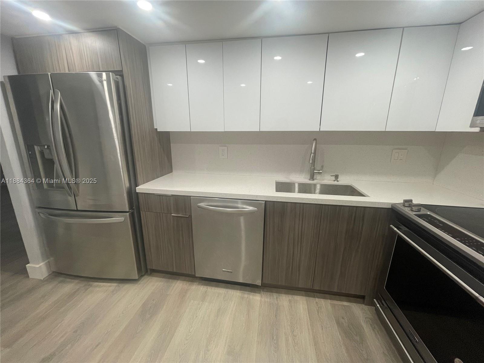 THE PALM BAY YACHT CLUB C - Residential