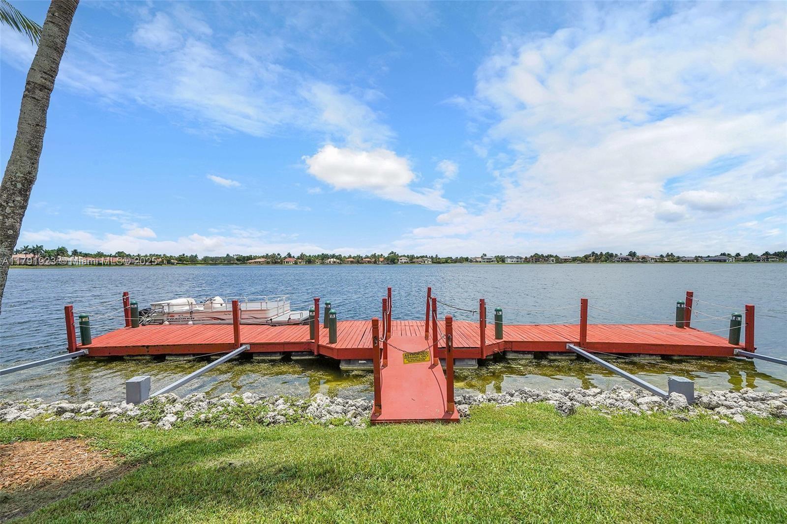 SUNSET LAKES PLAT THREE - Residential