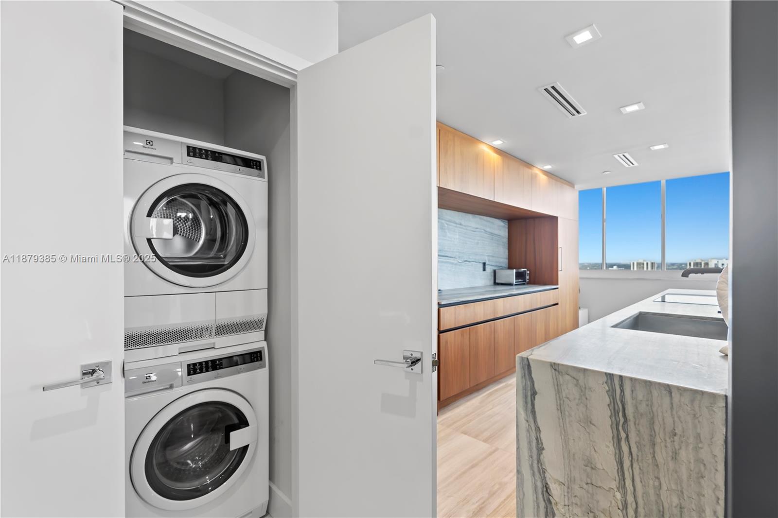 THE LANDMARK - Residential