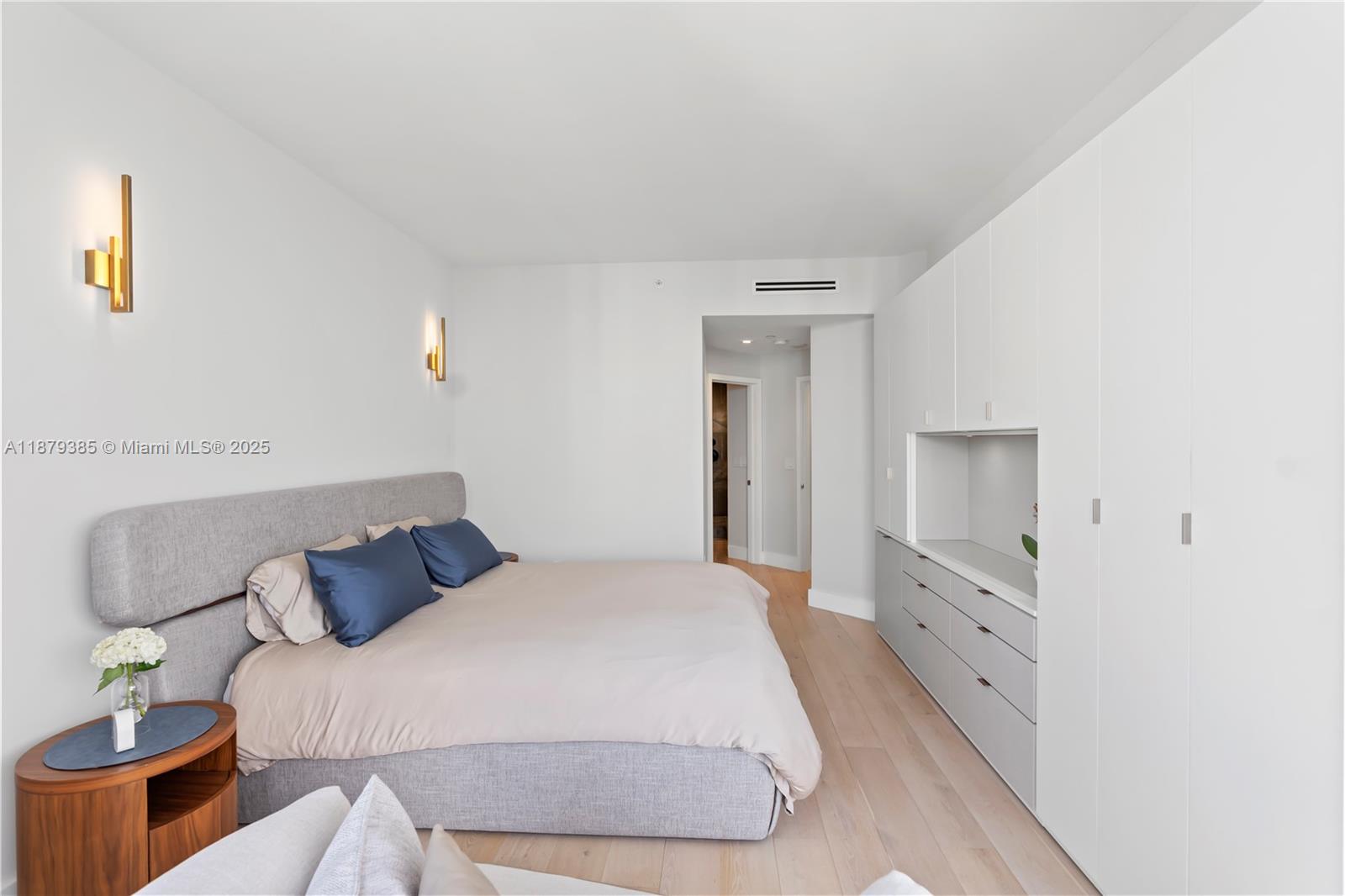 THE LANDMARK - Residential