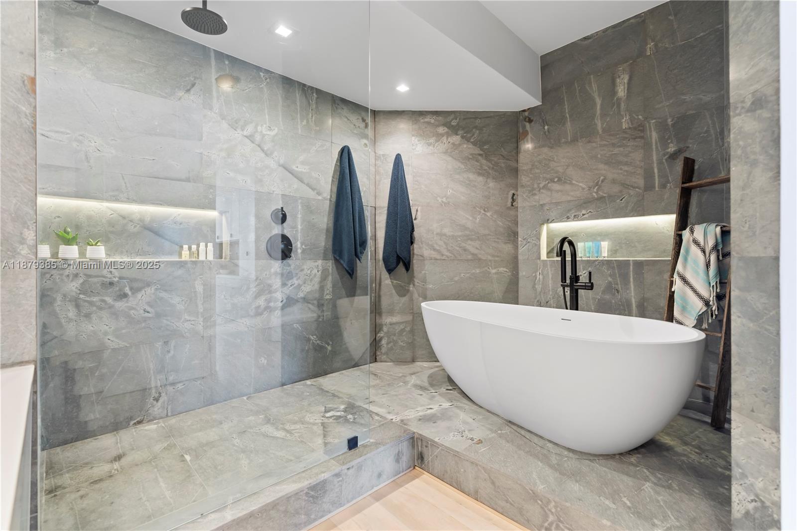 THE LANDMARK - Residential