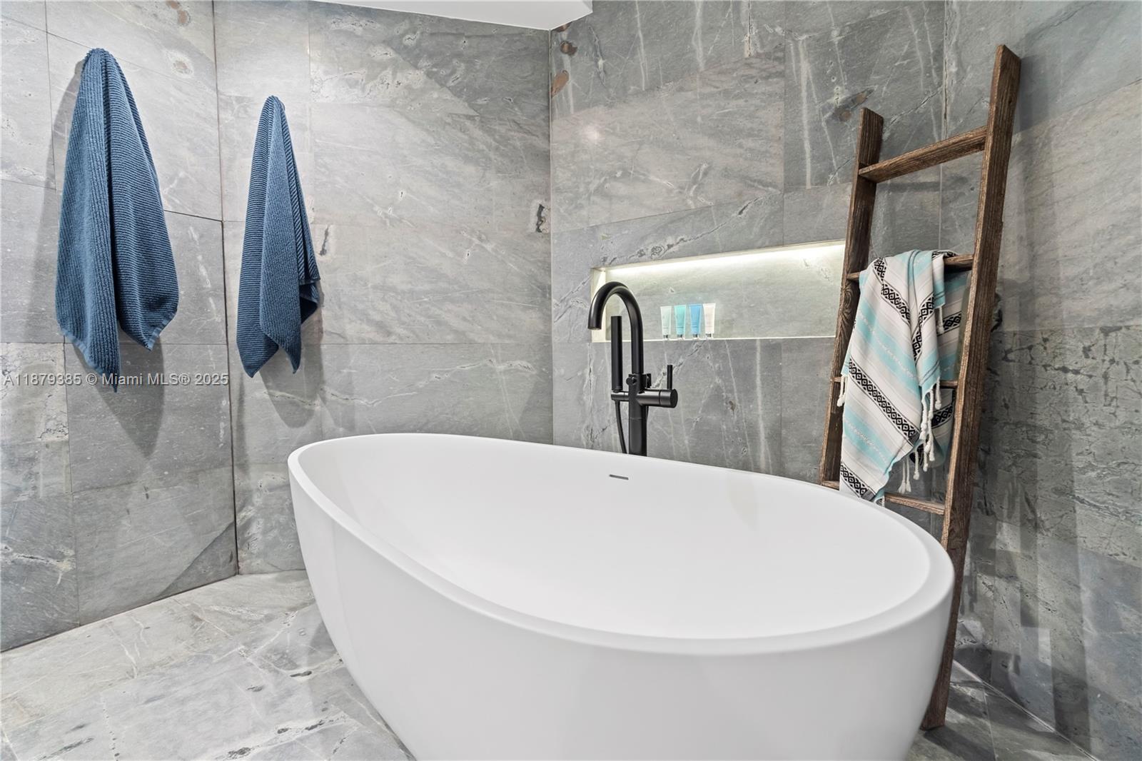 THE LANDMARK - Residential