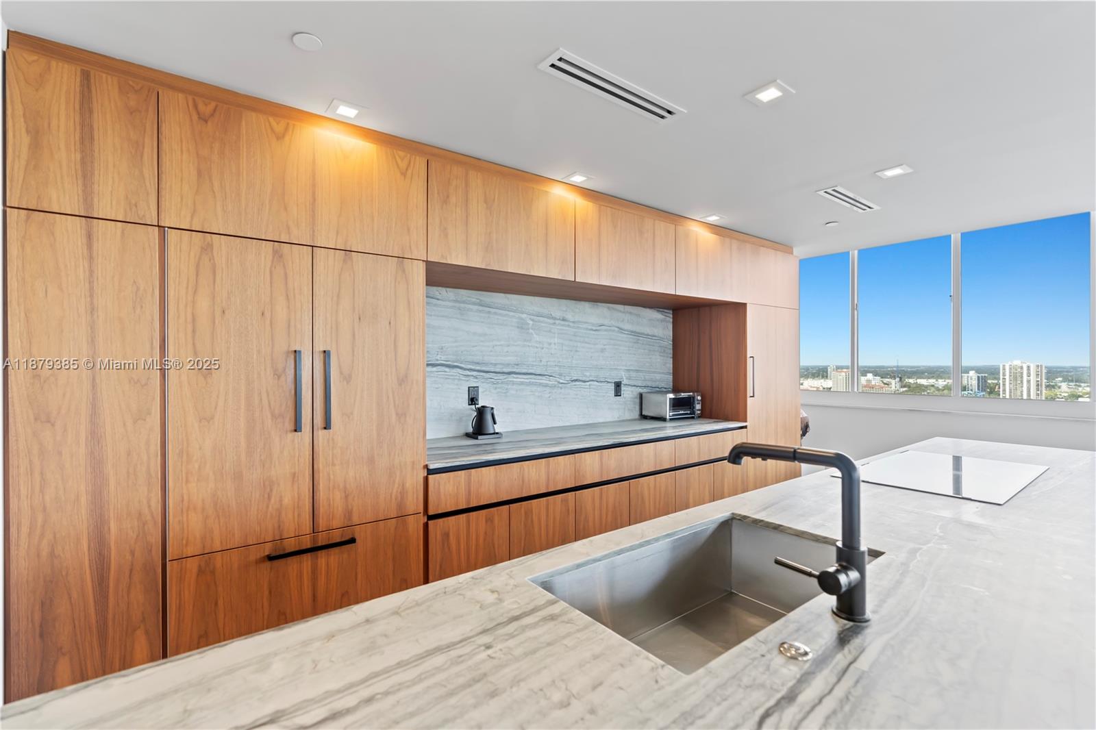 THE LANDMARK - Residential