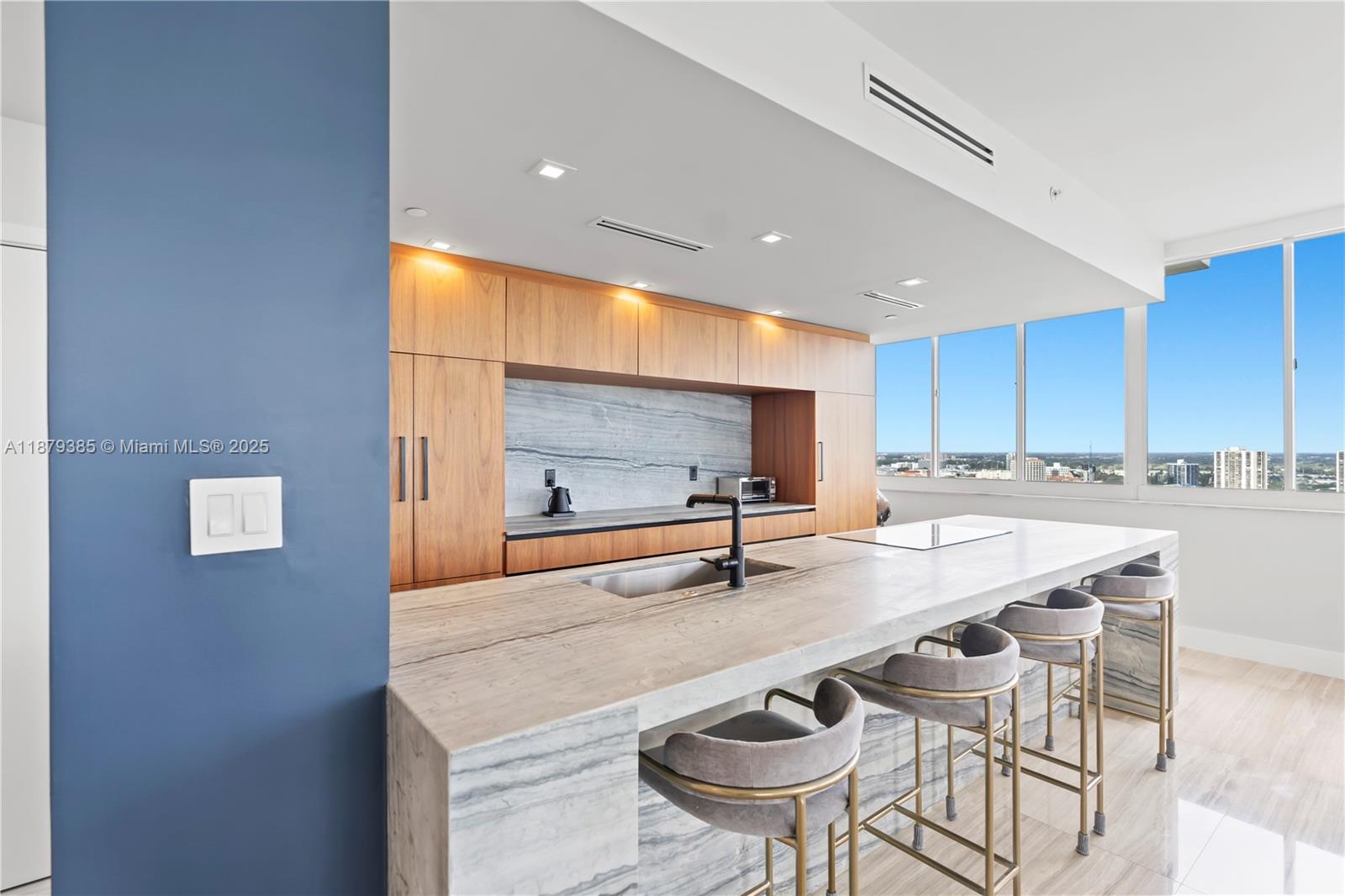 20185 E Country Club Dr PH6