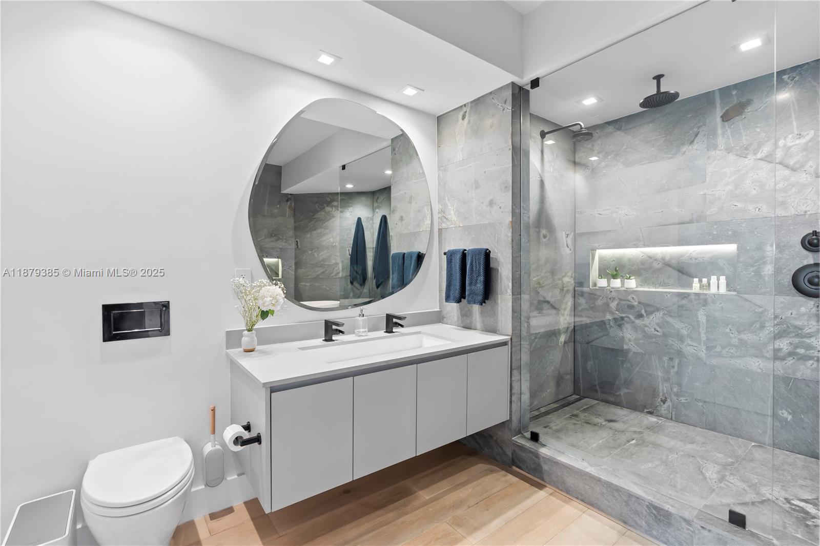 THE LANDMARK - Residential