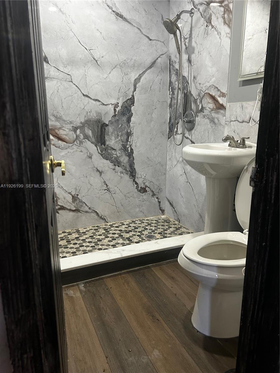 LAKE FOREST SEC ONE - Residential Lease