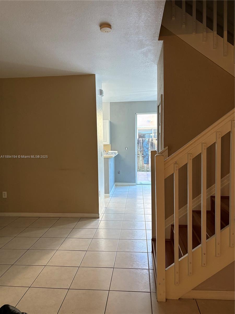 KENDALL BREEZE SOUTH - Residential Lease