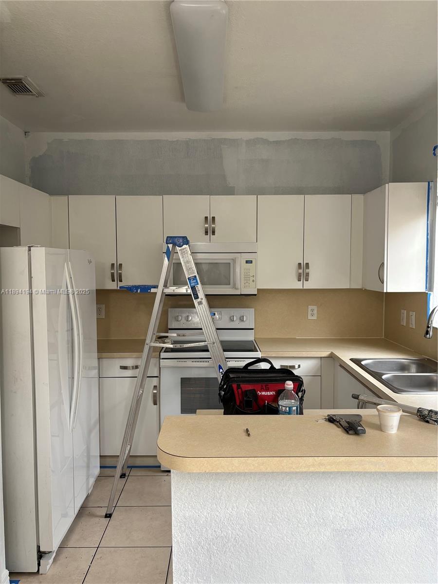 KENDALL BREEZE SOUTH - Residential Lease