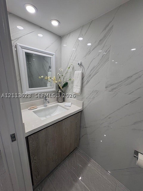 1717 N Bayshore Dr A-1542