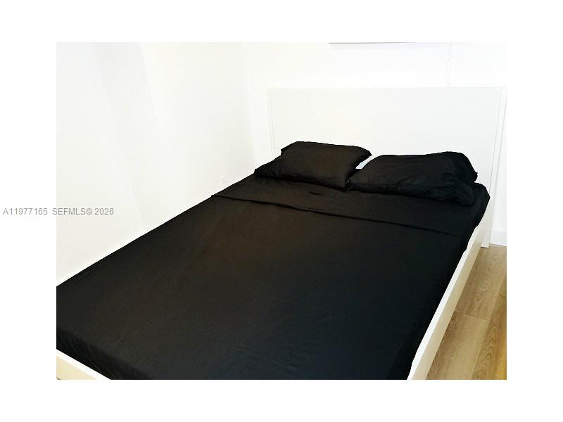 THE PINEAPPLE CONDO - Residential Lease