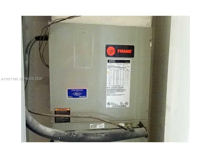 THE PINEAPPLE CONDO - Residential Lease