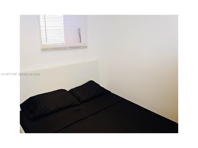 THE PINEAPPLE CONDO - Residential Lease