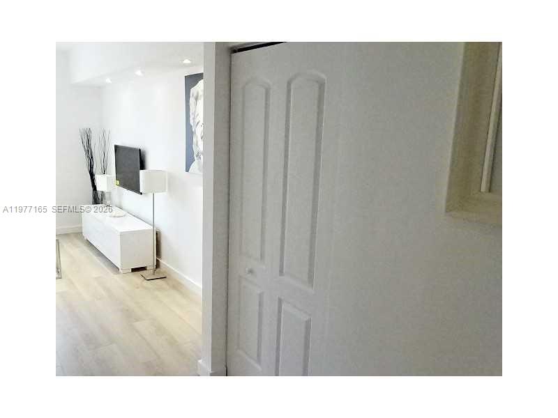 THE PINEAPPLE CONDO - Residential Lease