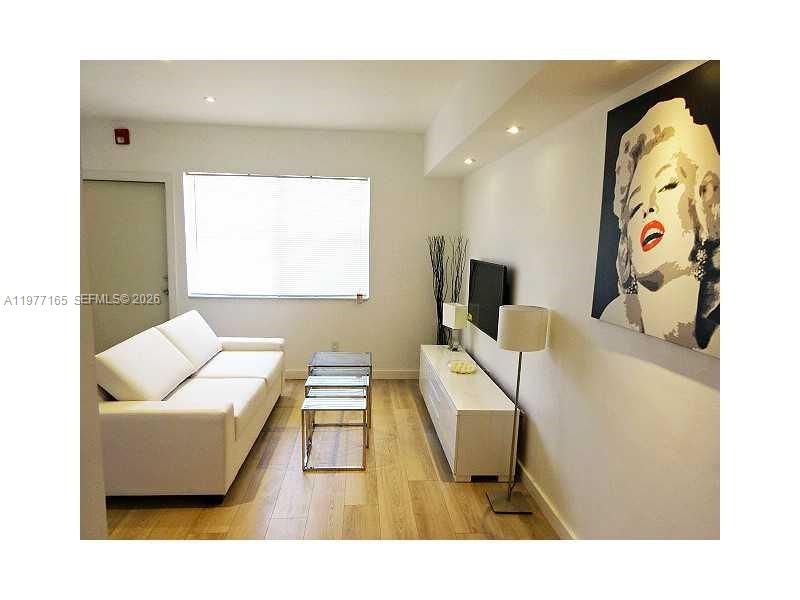 THE PINEAPPLE CONDO - Residential Lease