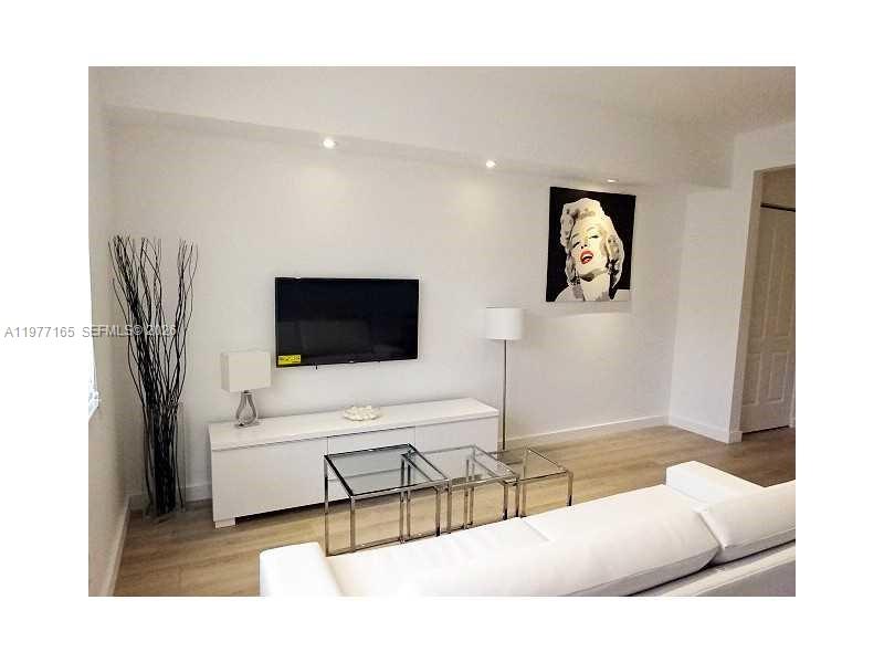 THE PINEAPPLE CONDO - Residential Lease