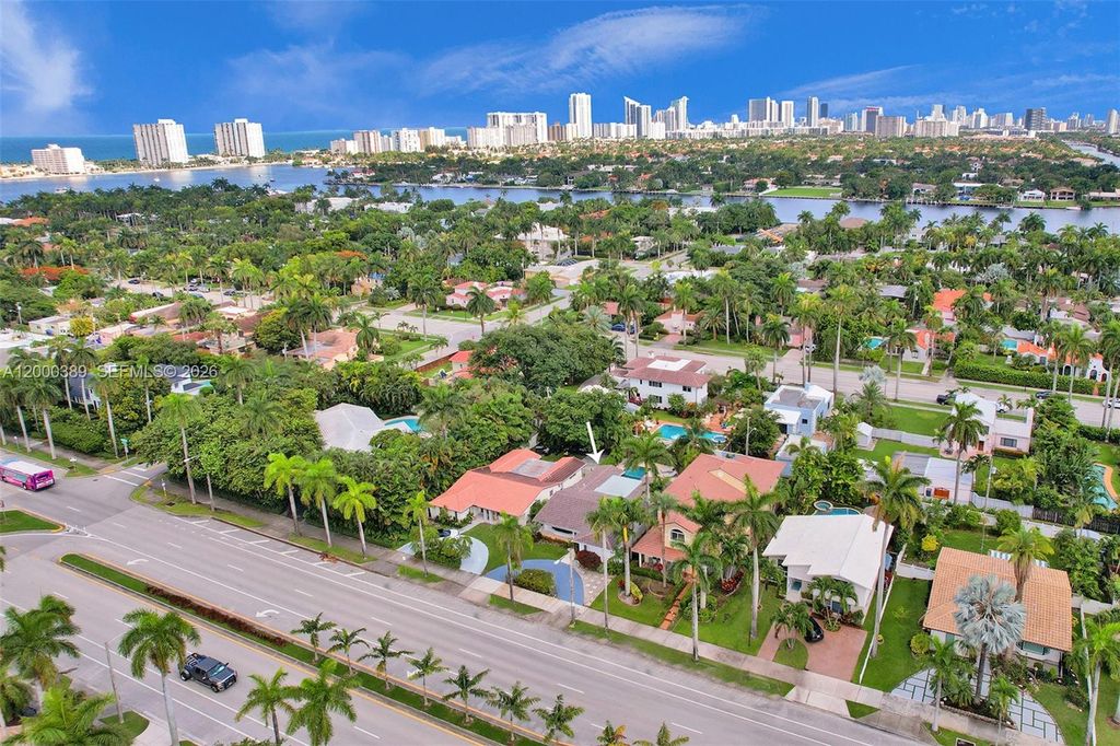 Photo of 1116 Hollywood Blvd, Hollywood, FL 33019 (MLS # A12000389)