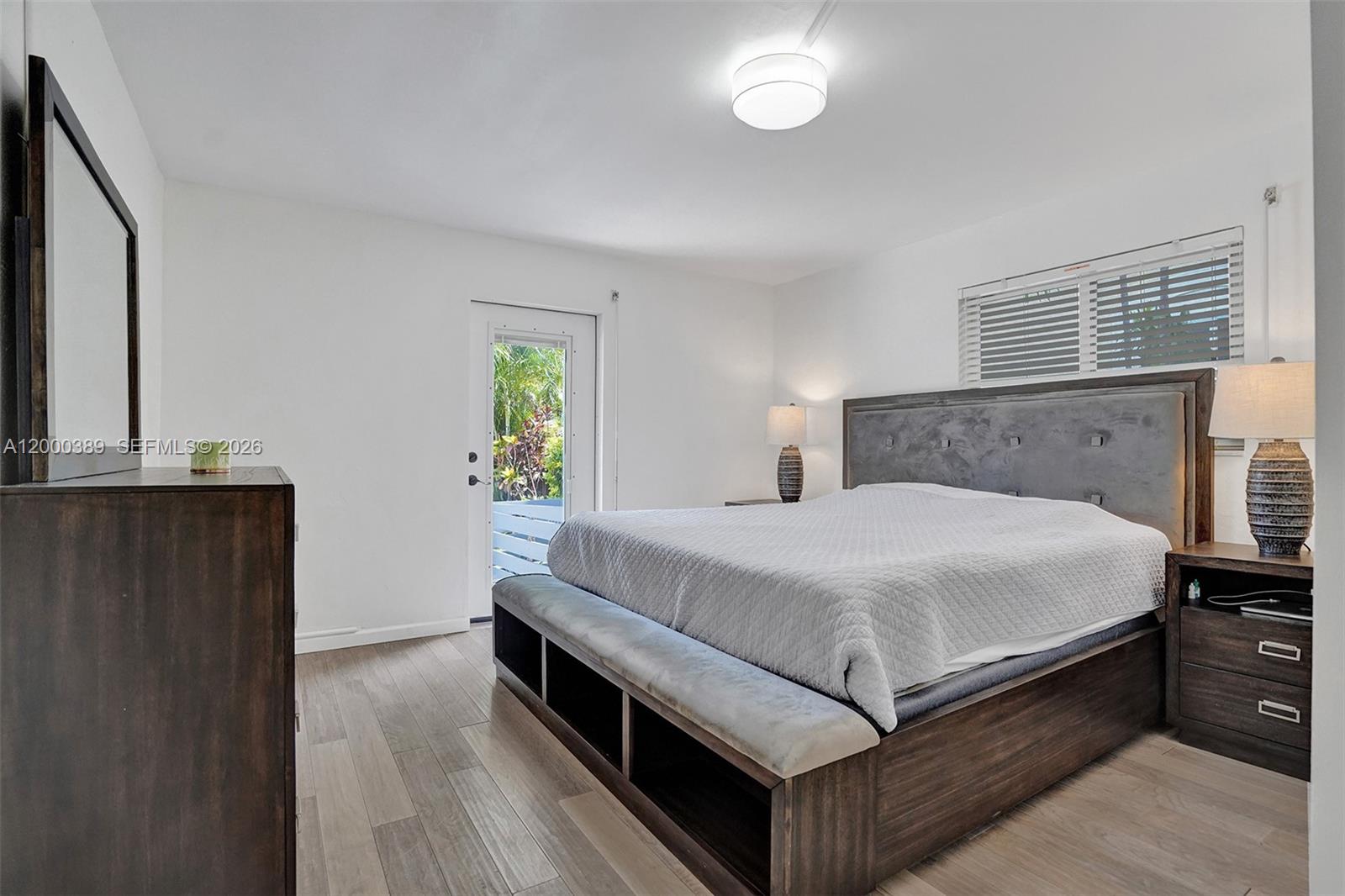 HOLLYWOOD LAKES SECTION - Residential