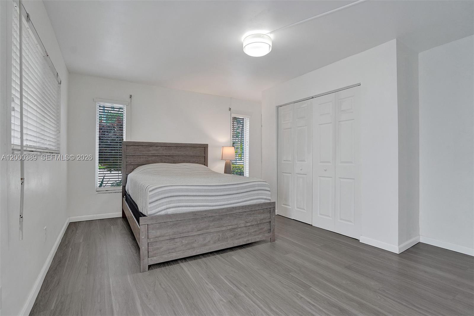 HOLLYWOOD LAKES SECTION - Residential