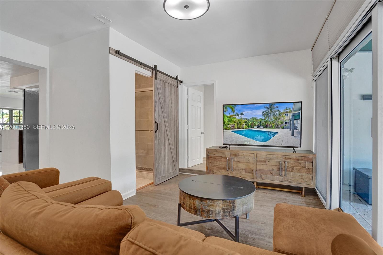 HOLLYWOOD LAKES SECTION - Residential