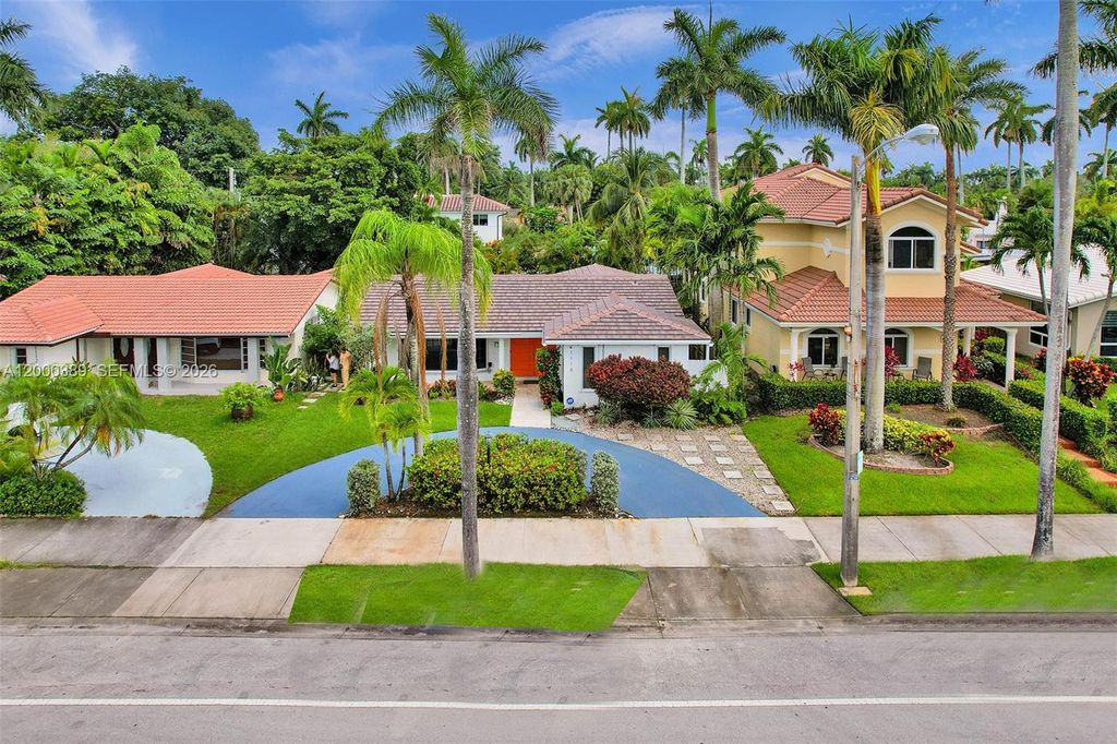 Photo of 1116 Hollywood Blvd, Hollywood, FL 33019 (MLS # A12000389)