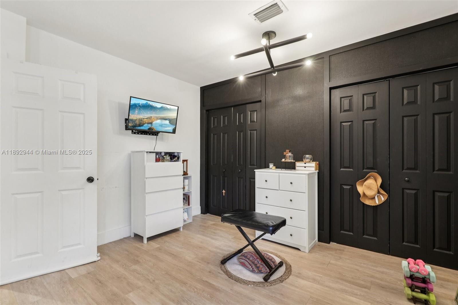 OVERBROOK SHORES NO 3 - Residential