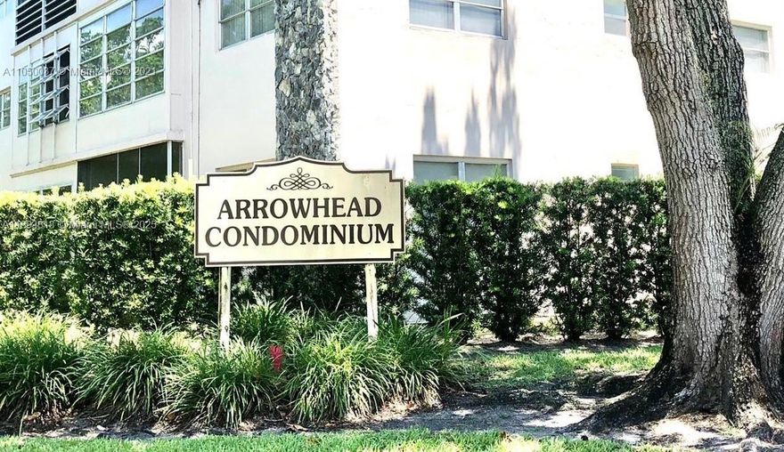 STUNNING 2/2 COMPLETE RENOVATED APART  *  FOR RENT IN HEART OF DAVIE * * CLOSE TO NOVA UNIVERSITY, MAJOR HIGHWAYS, RESTAURANTS**  COMMUNITY HAS AMENITIES SUCH AS A SWIMMING POOL, CLUB HOUSE, TENNIS AND BASKETBALL COURT, AND BBQ AREAS.**  IMAGINE WAKING  UP  EVERY MORNING TO THE SERENE BEAUTY OF ARROWHEAD GOLF COURSE LOCATED RIGHT OUTSIDE **  MAINTENANCE INCLUDES WATER, SEWER AND COMMON AREA FACILITY ** EASY TO SHOW**