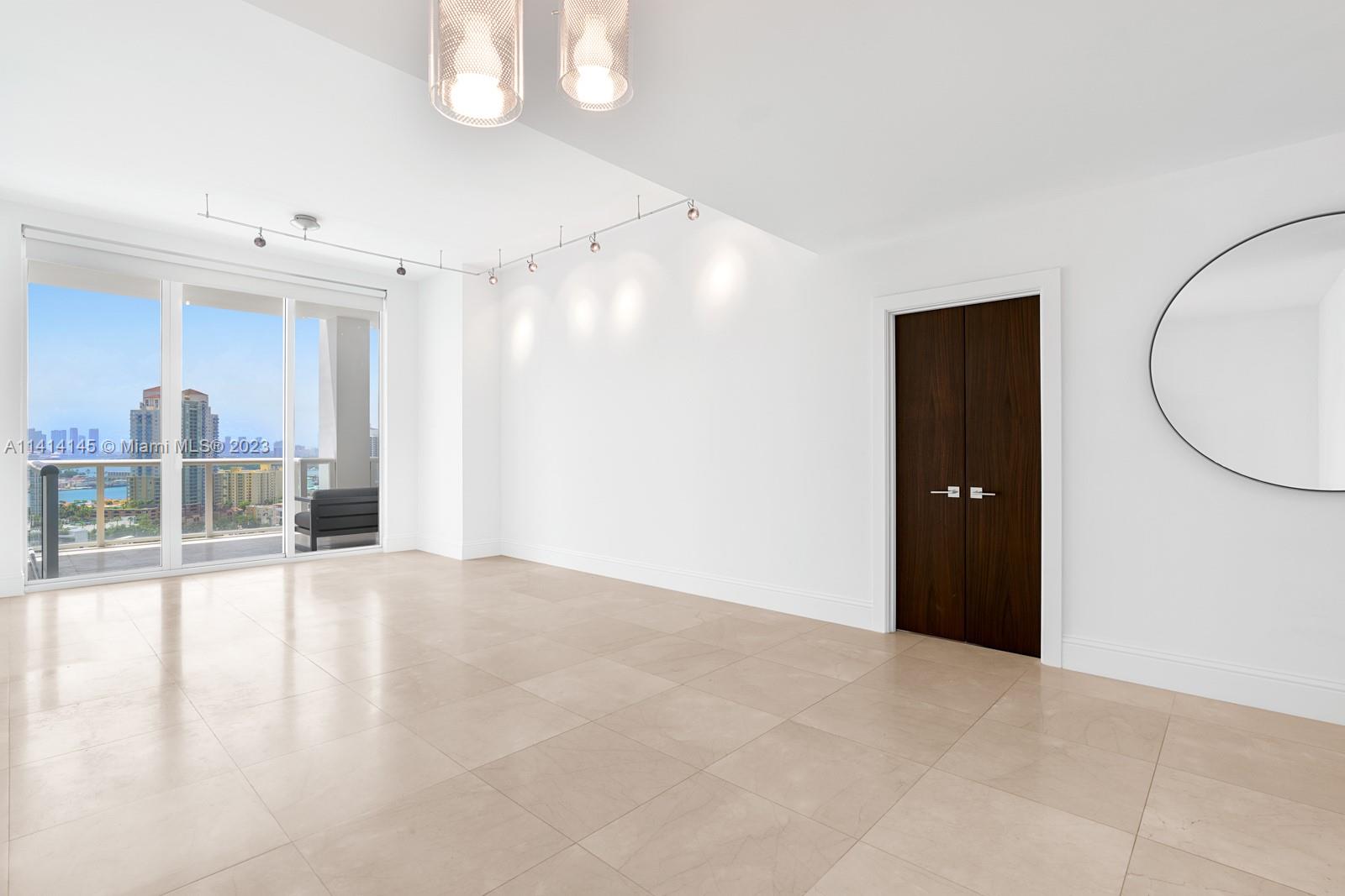 CONTINUUM ON SOUTH BEACH - Residential