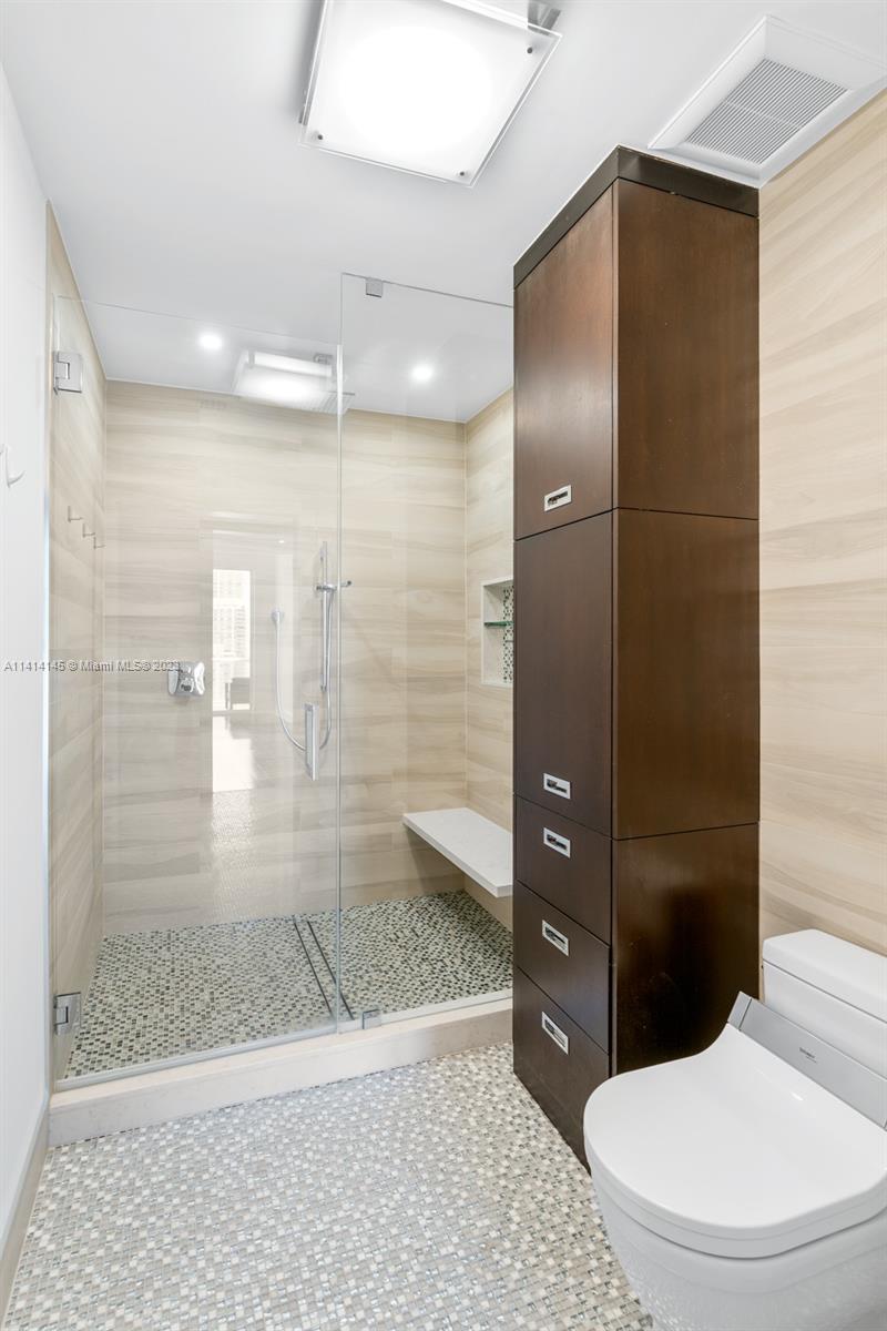 CONTINUUM ON SOUTH BEACH - Residential