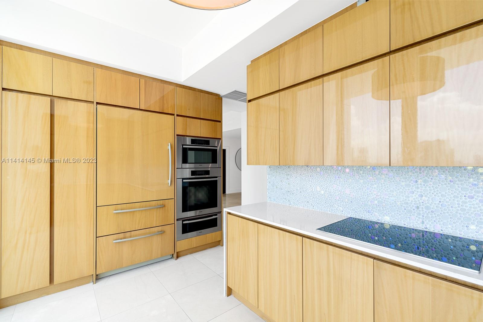 CONTINUUM ON SOUTH BEACH - Residential