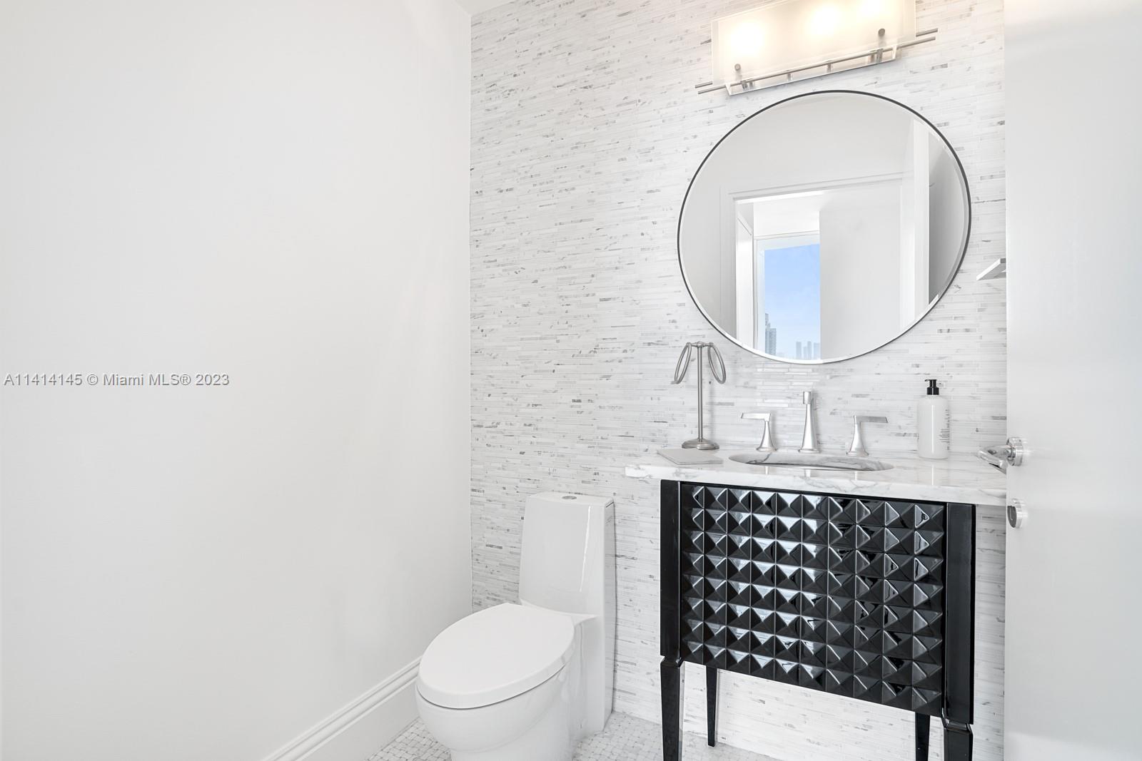 CONTINUUM ON SOUTH BEACH - Residential