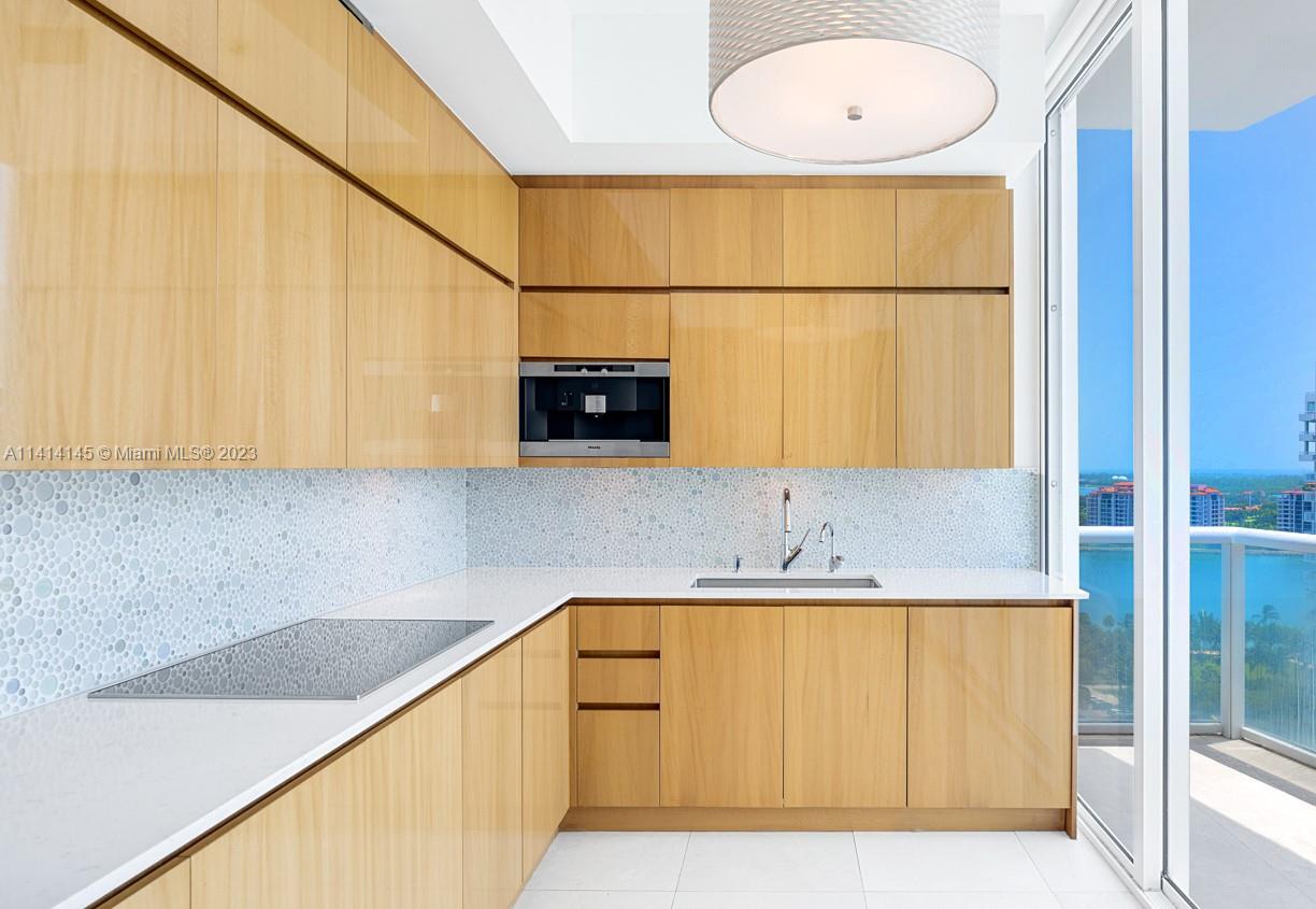 CONTINUUM ON SOUTH BEACH - Residential