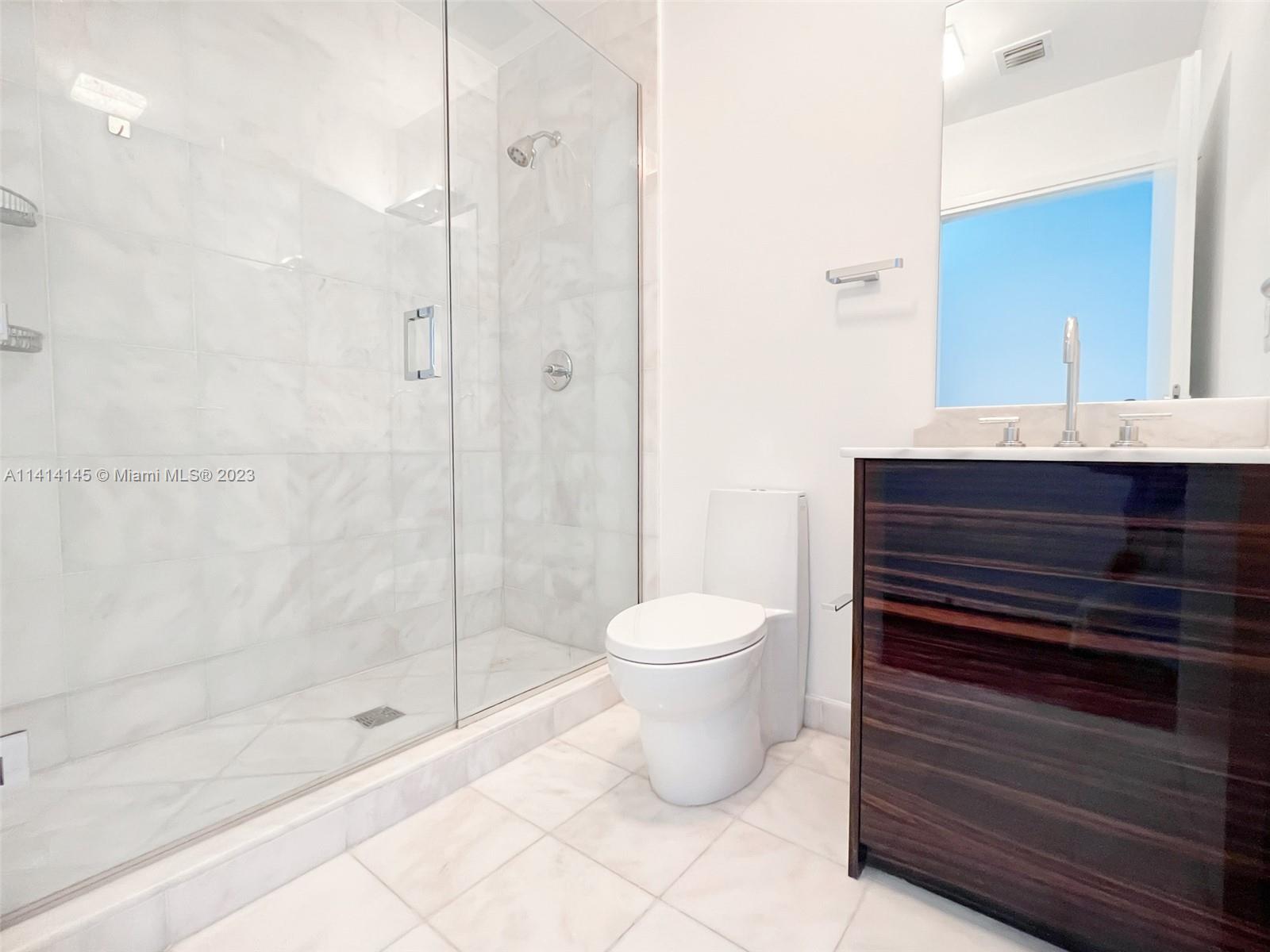 CONTINUUM ON SOUTH BEACH - Residential