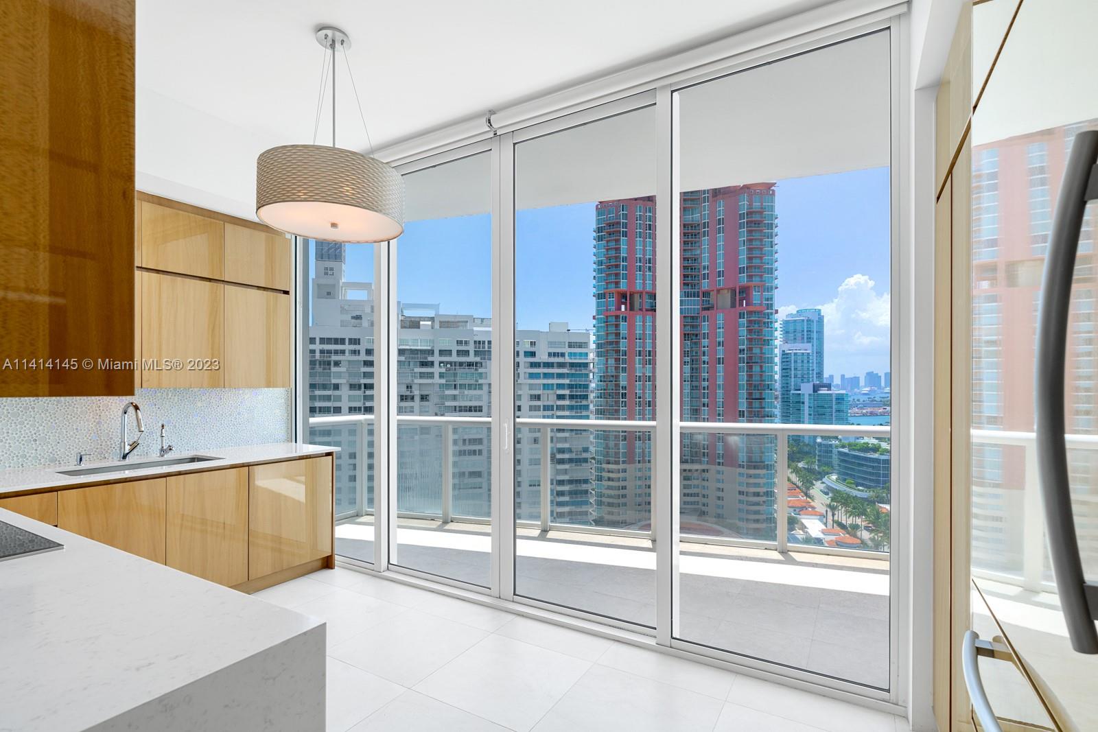 CONTINUUM ON SOUTH BEACH - Residential