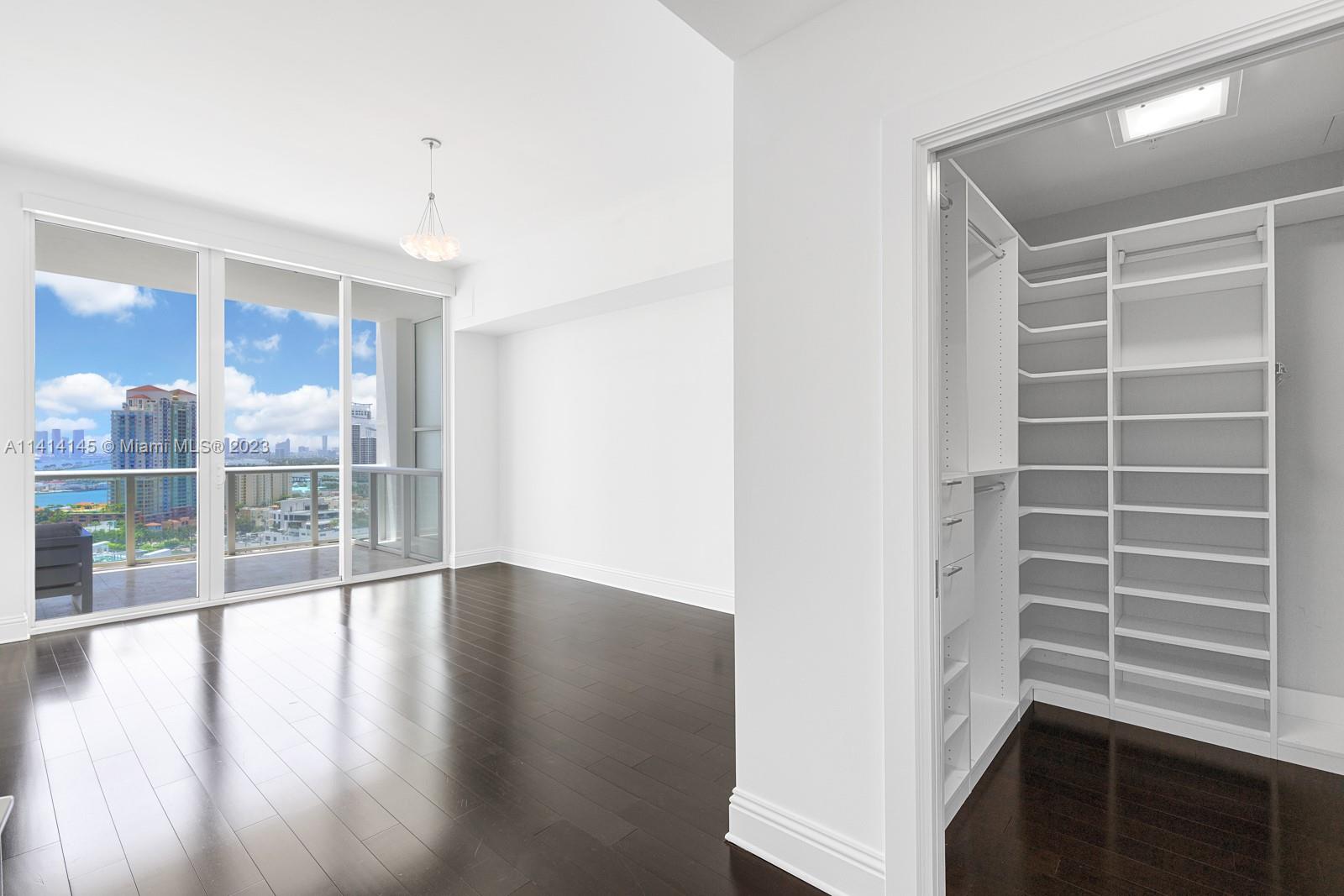 CONTINUUM ON SOUTH BEACH - Residential