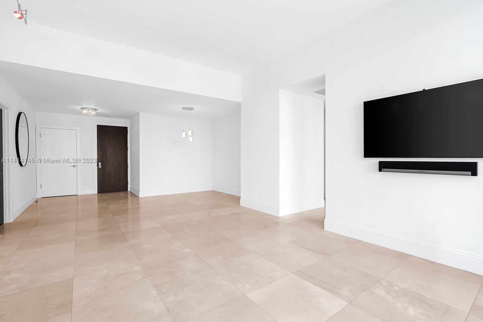 CONTINUUM ON SOUTH BEACH - Residential