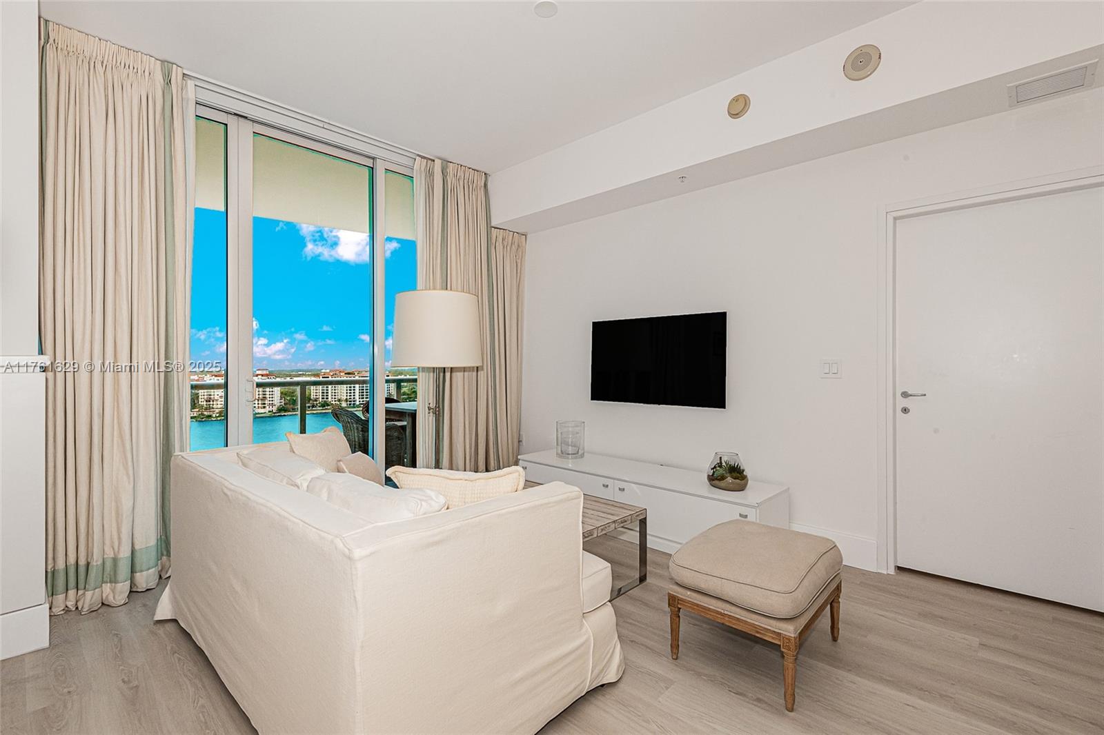 CONTINUUM ON SOUTH BEACH - Residential Lease