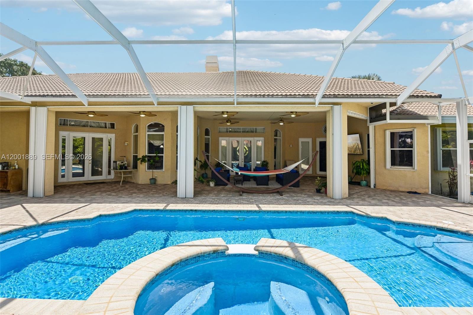 COUNTRY GLEN - Residential