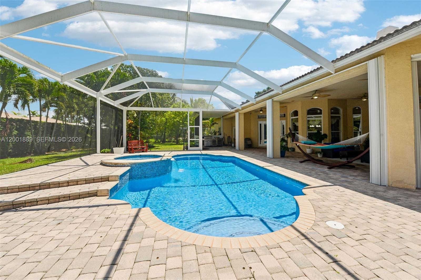 COUNTRY GLEN - Residential