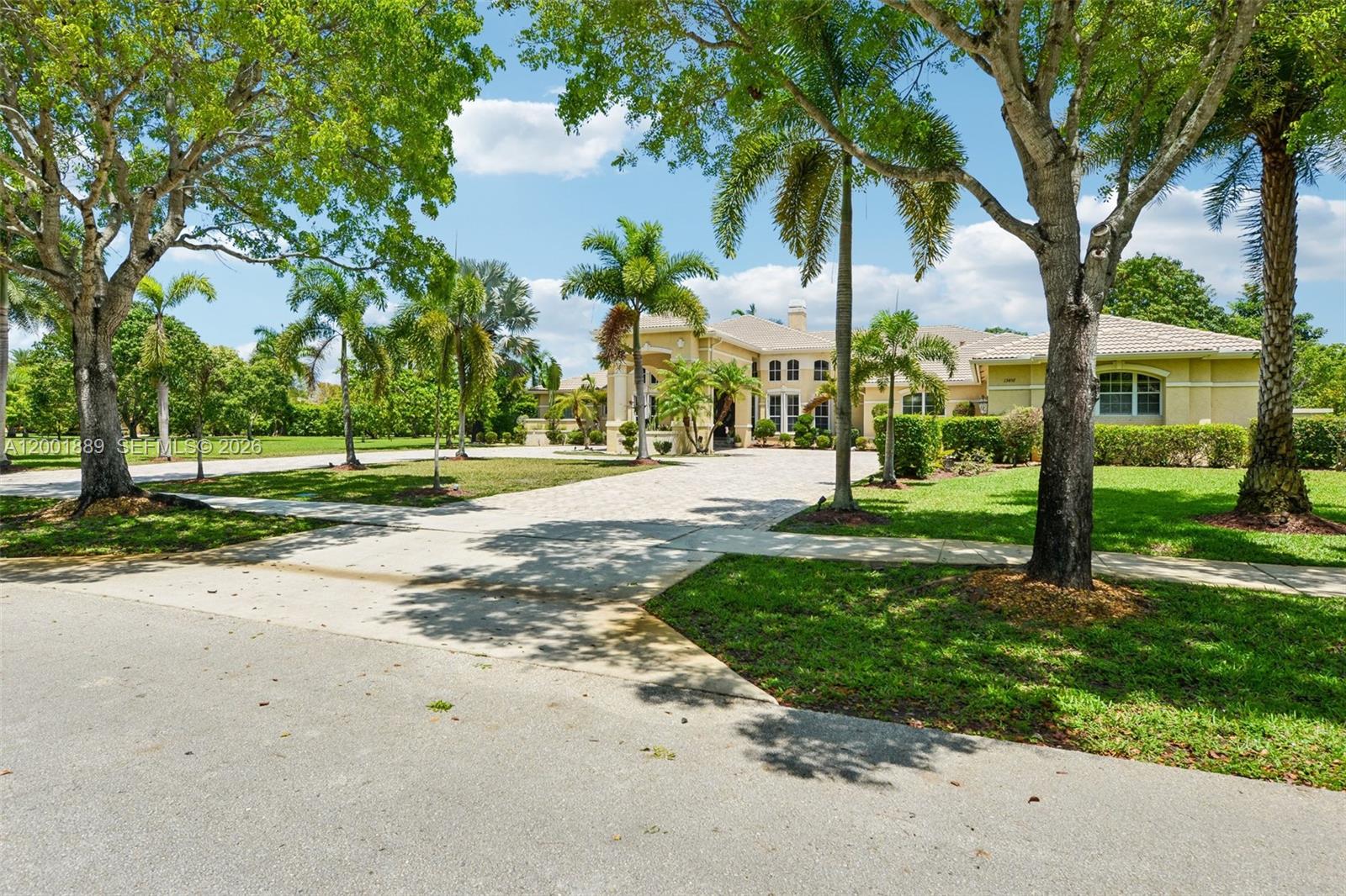 COUNTRY GLEN - Residential