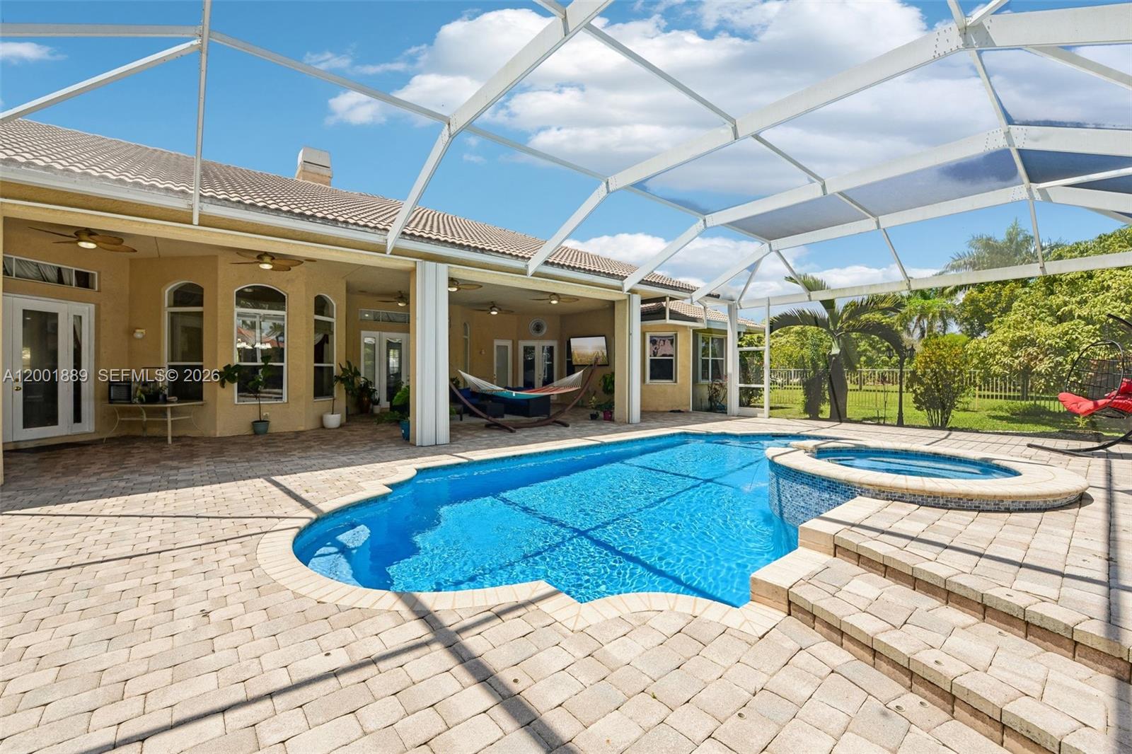 COUNTRY GLEN - Residential