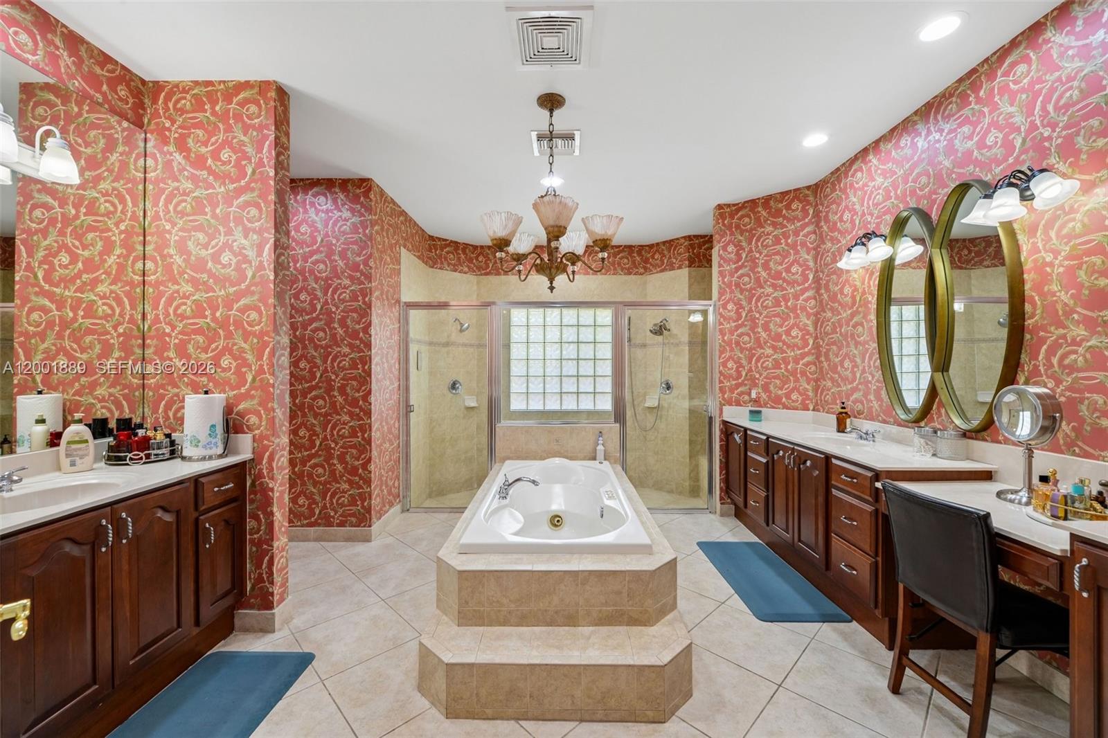 COUNTRY GLEN - Residential