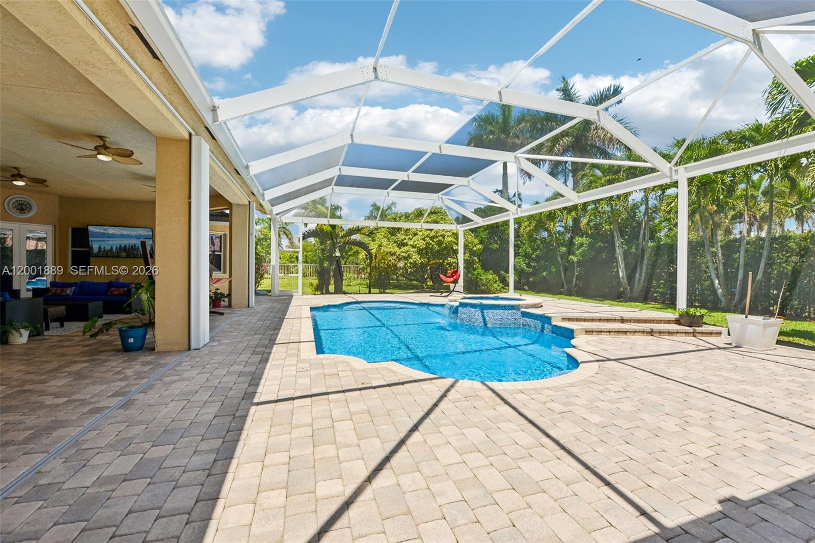 COUNTRY GLEN - Residential