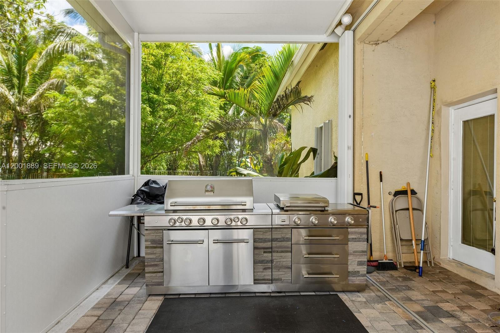COUNTRY GLEN - Residential