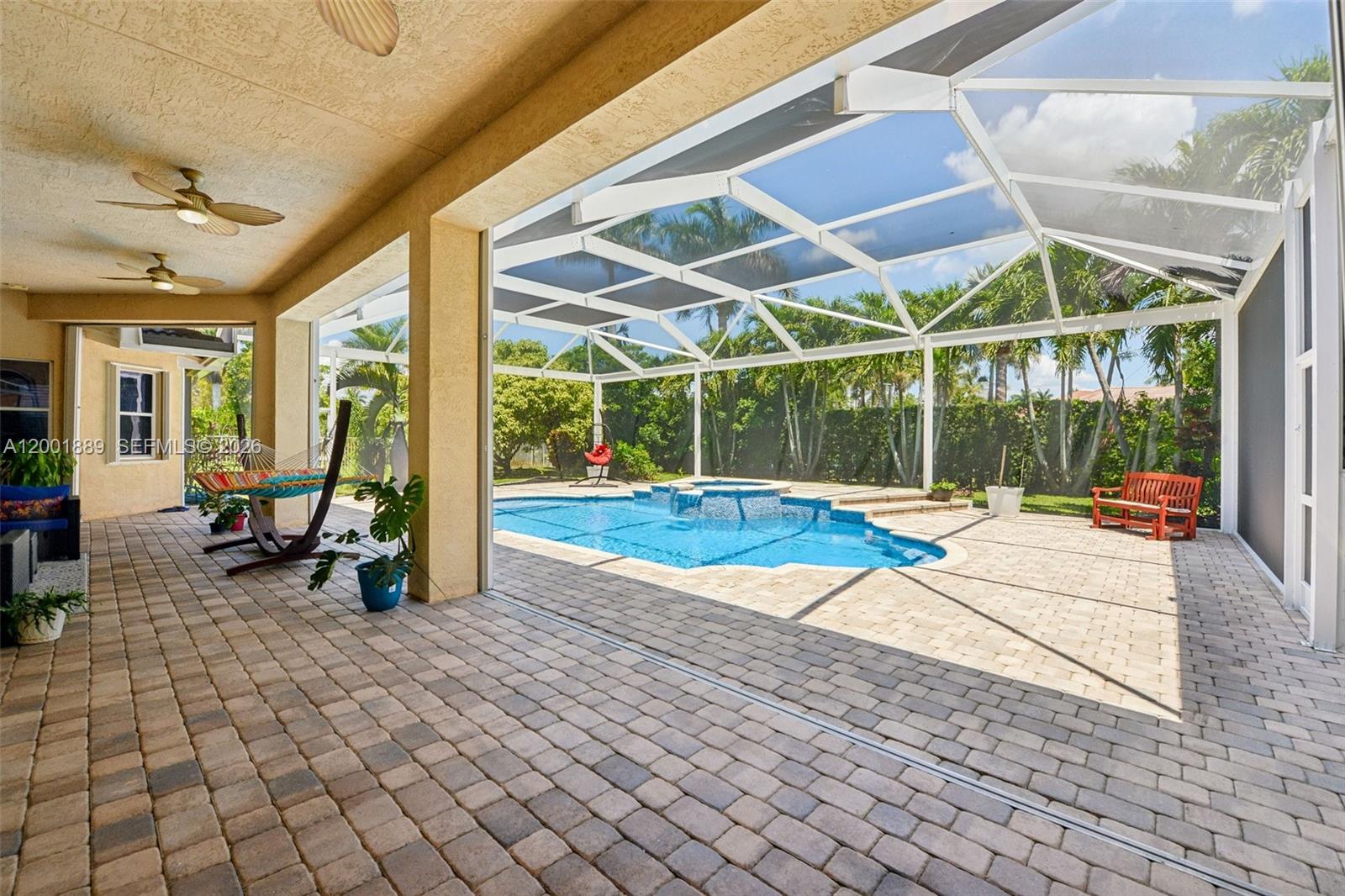 COUNTRY GLEN - Residential