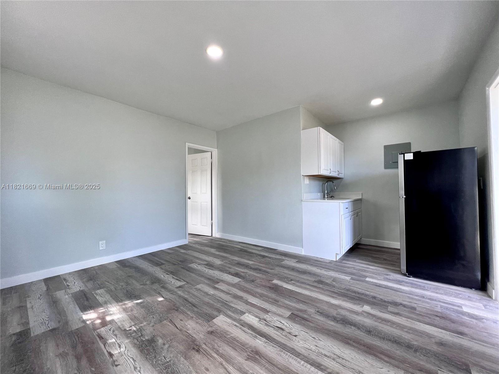 Rental Property at 2901 Nw 18th St 17, Fort Lauderdale, Broward County, Florida - Bedrooms: 1 
Bathrooms: 1  - $1,250 MO.
