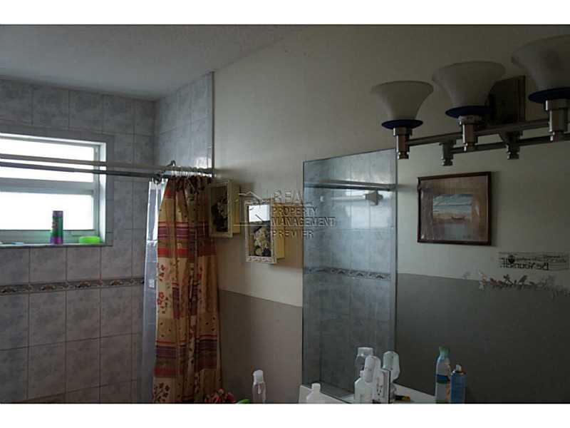 TOWN OF HALLANDALE B-13 D - Residential Lease