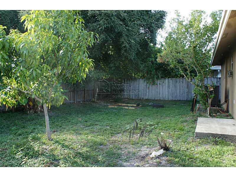 TOWN OF HALLANDALE B-13 D - Residential Lease