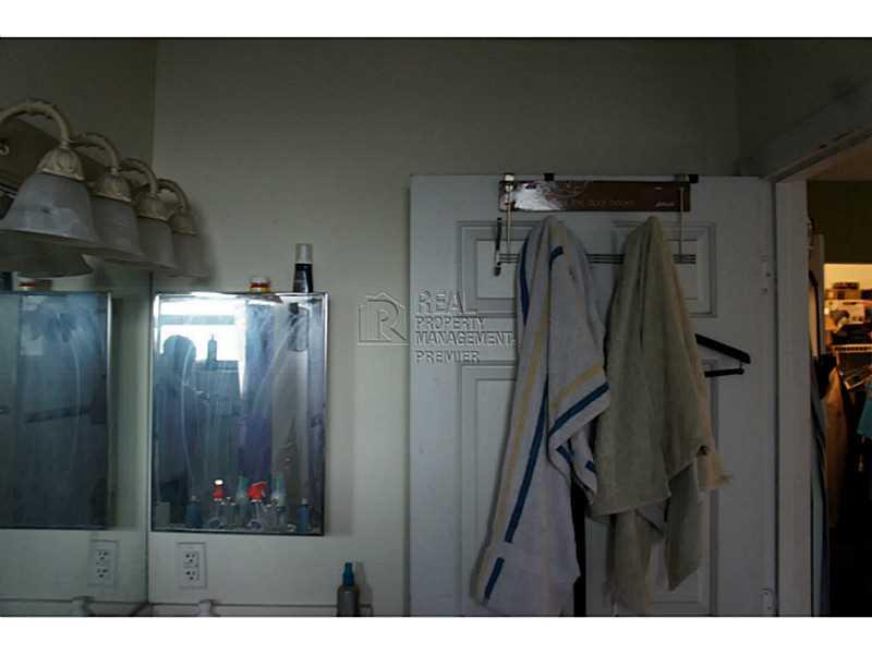 TOWN OF HALLANDALE B-13 D - Residential Lease