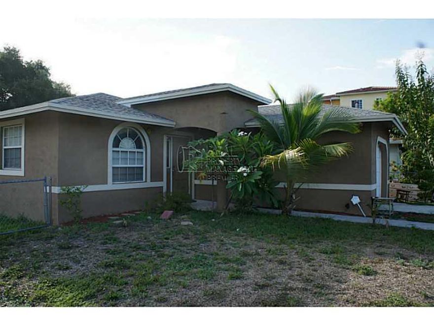 Single home on a corner lot in heart of Hallandale Beach. Minutes away from I95 and Gulfstream Park. 3 Bedroom and 2 Bath with Open Kitchen area. Rent includes the lawn maintenance and Security Monitoring with Live Streaming with Internet. Nice backyard w ith fencing