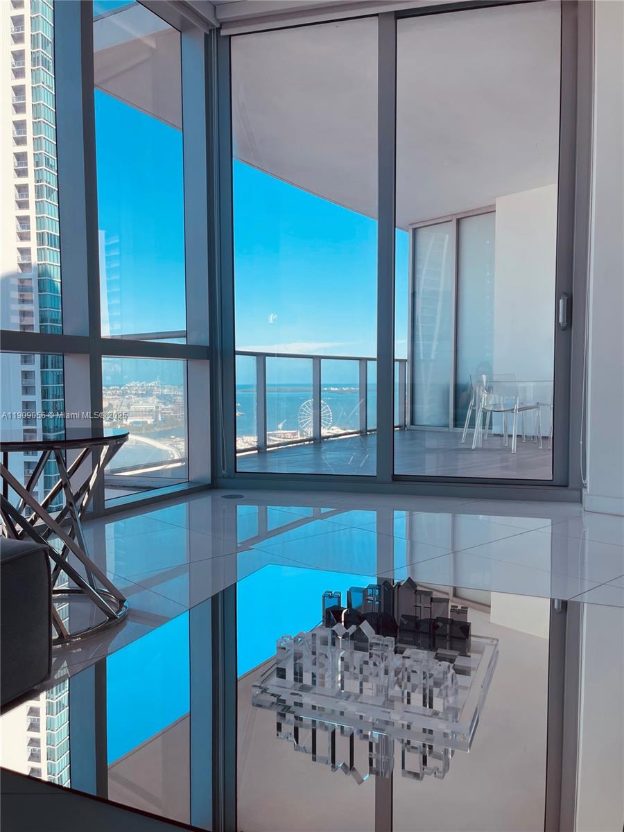 PARAMOUNT MIAMI WORLDCENT - Residential